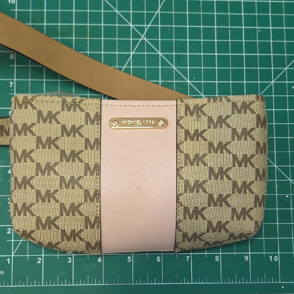 Michael Kors Monogram Beige and Light Pink Clutch - Picture 8 of 9